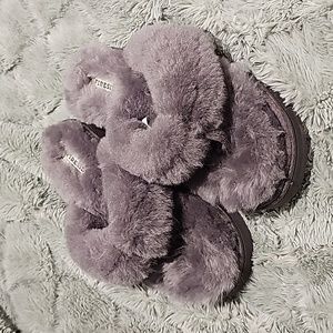 Dearfoams Women's Fluffy Slippers - Gray